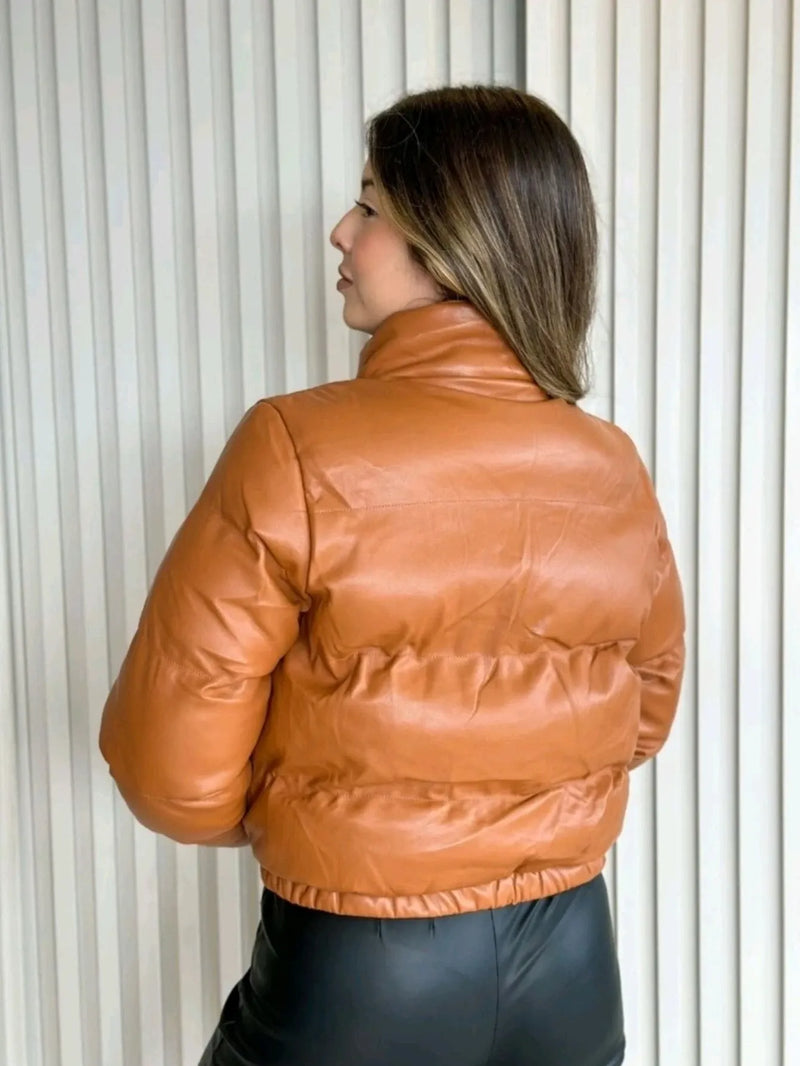 Jaqueta Puffer Feminina de Couro Sintético Cropped com Gola Alta Bellizzi 