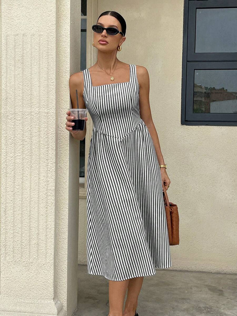 Siren Gaze Vestido de Verão Midi com Gola Quadrada, Sem Mangas e Estampa Listrada para Mulheres Bellizzi 