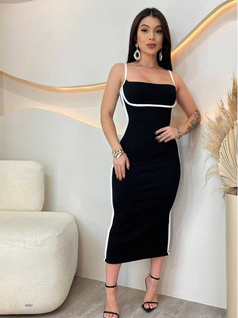 Vestido Feminino Justo com Detalhes em Branco.  Midi, Justo ao Corpo, com uma Pequena Fenda na Bainha Traseira. e Detalhe de  Branco que Acentua o Busto Elegante, Bellizzi 