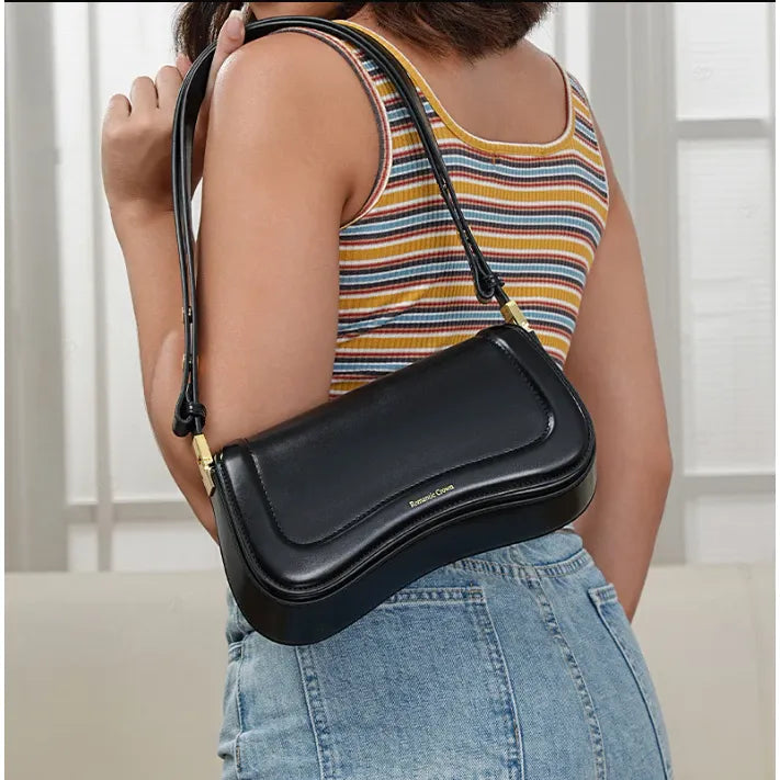 Bolsa Feminina Pequena de Couro Sintético Tiracolo Moderna Bellizzi 