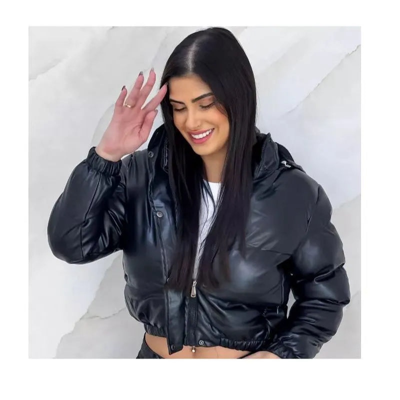 Jaqueta Puffer Feminina de Couro Sintético Cropped com Gola Alta Bellizzi 